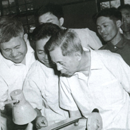 1981年8月9日，中共中央政治局委員、書(shū)記處書(shū)記、國(guó)務(wù)院副總理方毅來(lái)廠(chǎng)所（寶鈦集團(tuán)）視察、題字，陪同視察的有國(guó)家計(jì)委副主任林華、冶金部副部長(zhǎng)周傳典、張凡等。